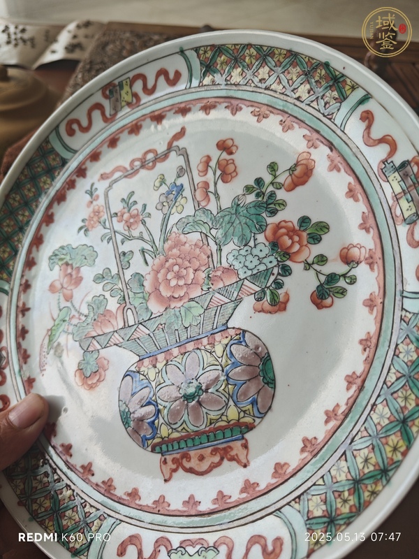 古玩陶瓷五彩博古花卉紋盤真品鑒賞圖