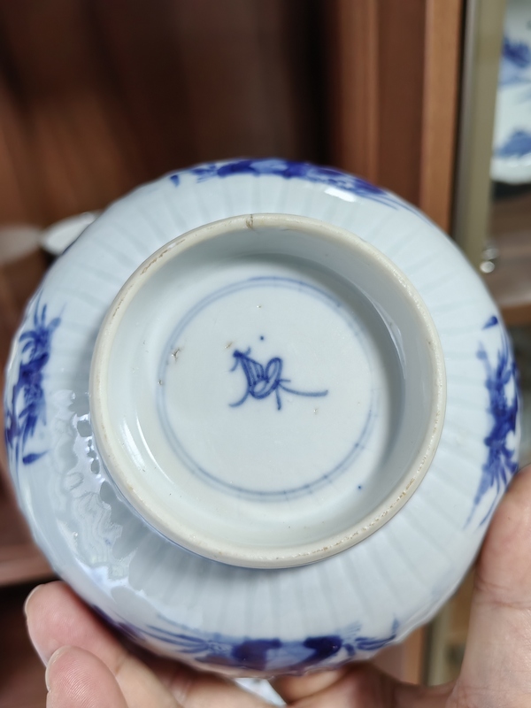 古玩陶瓷康熙青花四季花卉瓜棱碗拍賣，當(dāng)前價(jià)格2500元