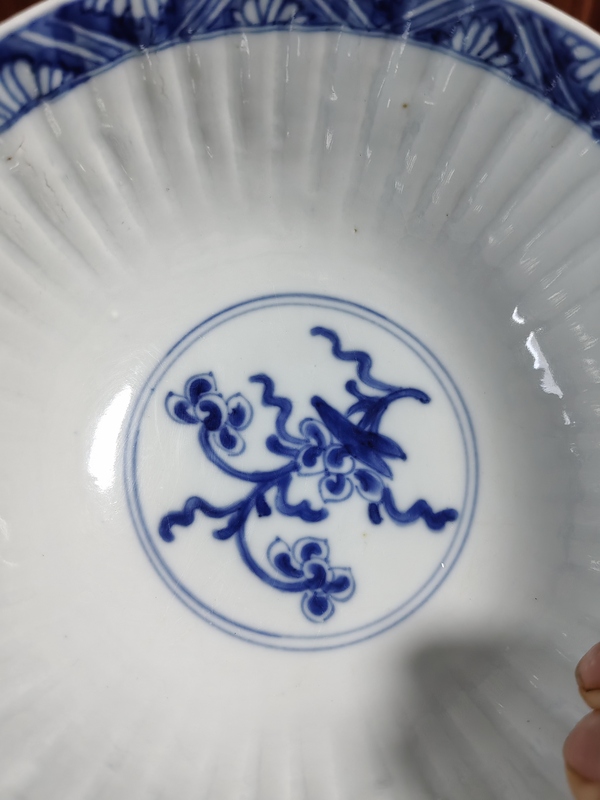 古玩陶瓷康熙青花四季花卉瓜棱碗拍賣，當(dāng)前價(jià)格2500元