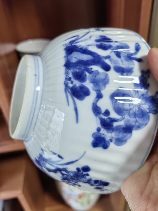 古玩陶瓷康熙青花四季花卉瓜棱碗拍賣，當(dāng)前價(jià)格2500元