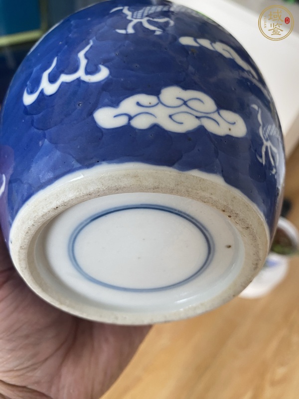 古玩陶瓷晚清青花留白云龍紋罐真品鑒賞圖