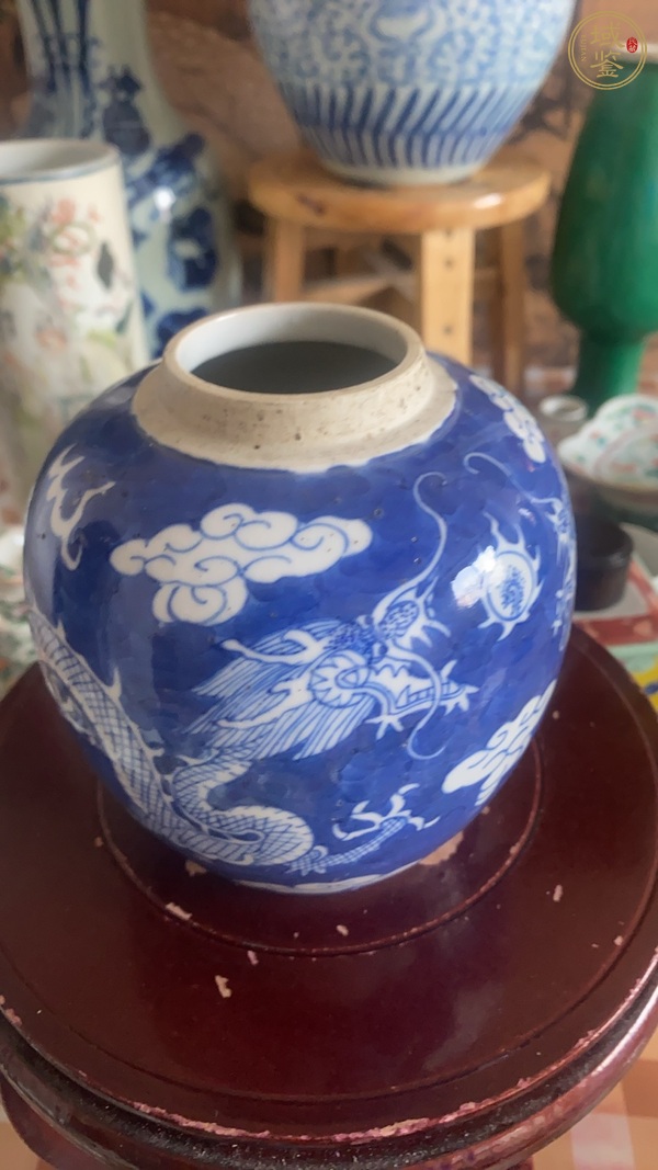 古玩陶瓷晚清青花留白云龍紋罐真品鑒賞圖