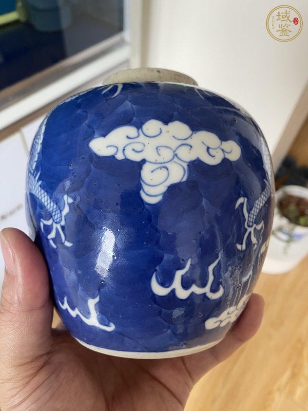 古玩陶瓷晚清青花留白云龍紋罐真品鑒賞圖