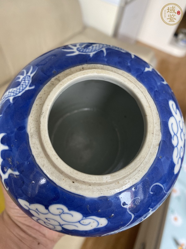 古玩陶瓷晚清青花留白云龍紋罐真品鑒賞圖