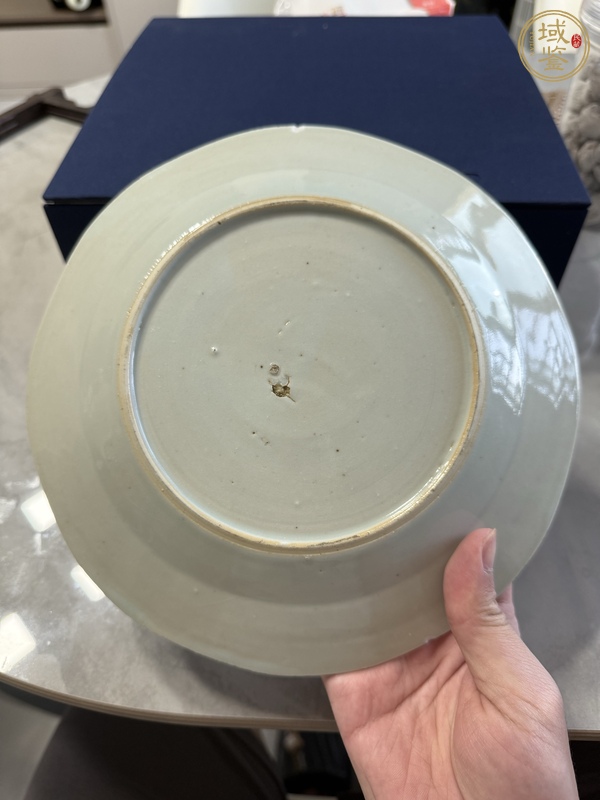 古玩陶瓷樓臺亭閣山水紋青花盤真品鑒賞圖