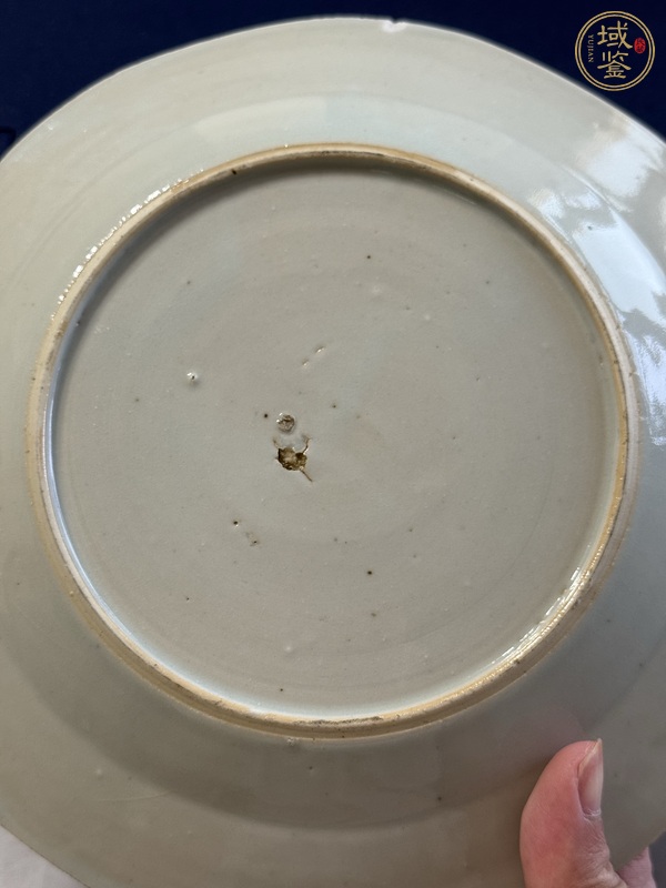 古玩陶瓷樓臺亭閣山水紋青花盤真品鑒賞圖