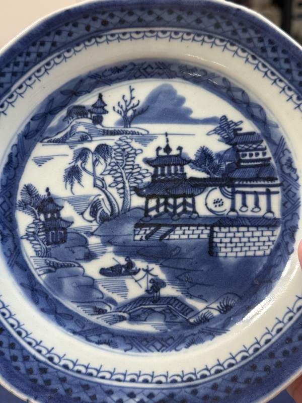 古玩陶瓷樓臺(tái)亭閣山水紋青花盤拍賣，當(dāng)前價(jià)格700元