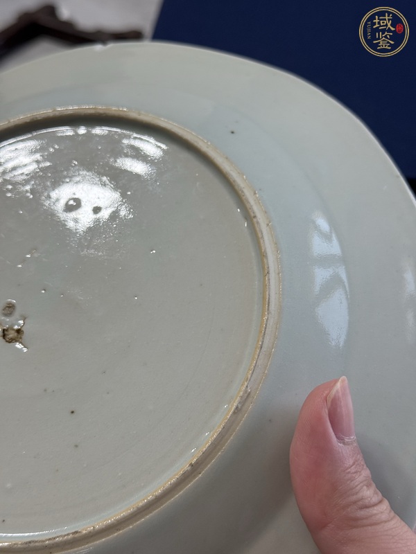 古玩陶瓷樓臺亭閣山水紋青花盤真品鑒賞圖