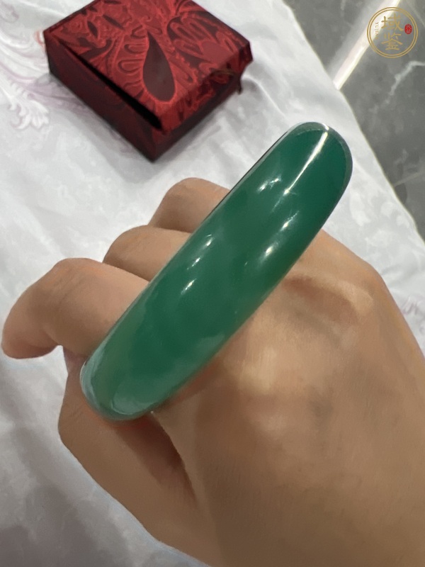 古玩玉器綠玉髓手鐲真品鑒賞圖
