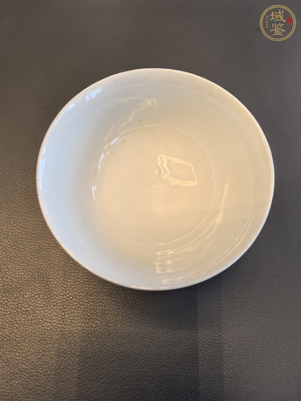 古玩陶瓷粉彩蝴蝶紋茶碗真品鑒賞圖