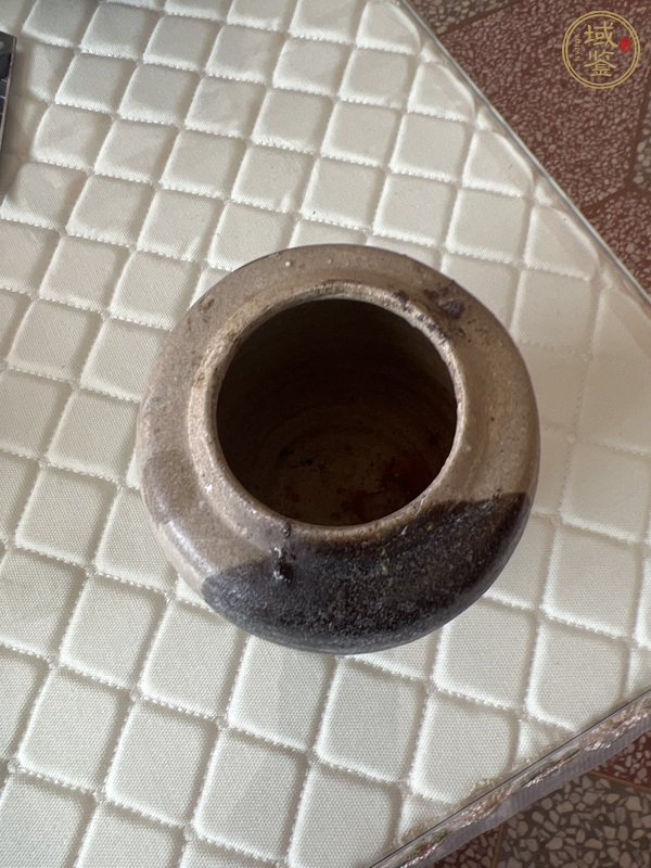 古玩陶瓷青釉褐彩罐真品鑒賞圖