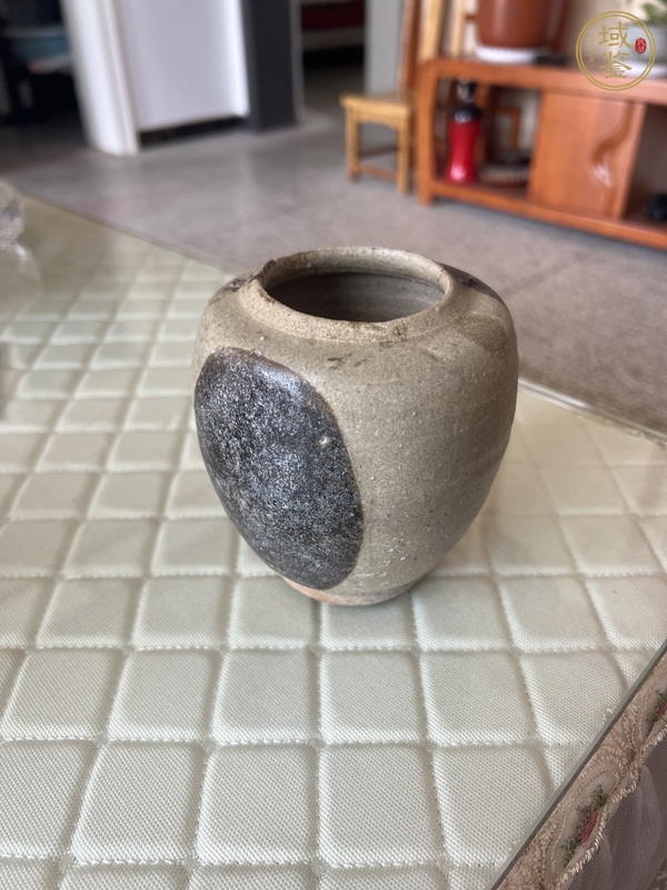 古玩陶瓷青釉褐彩罐真品鑒賞圖