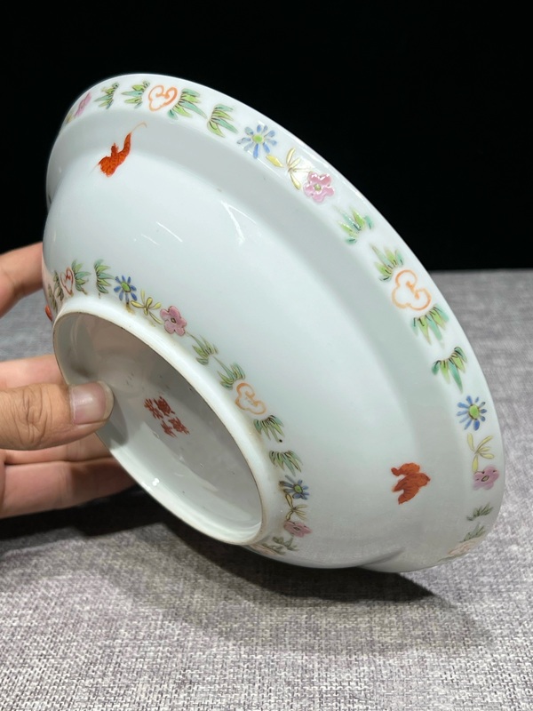 古玩陶瓷民國·洪憲款粉彩細路壽桃形折沿深腹盤拍賣，當前價格1880元