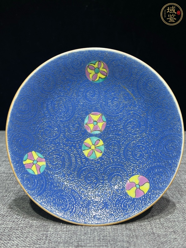 古玩陶瓷皮球花軋道粉彩盤真品鑒賞圖