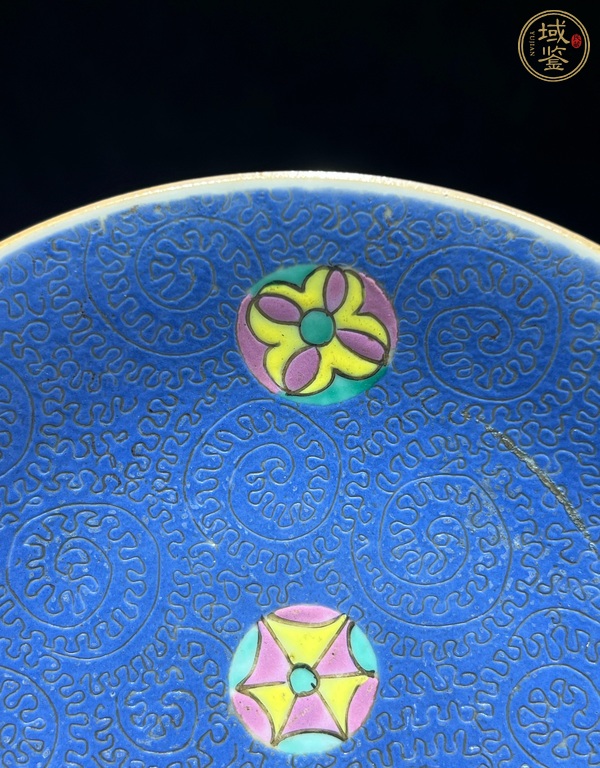 古玩陶瓷皮球花軋道粉彩盤真品鑒賞圖