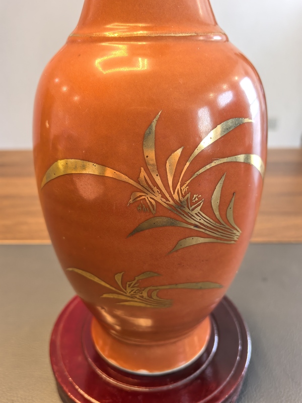 古玩陶瓷大名家余元昌宣統(tǒng)年製款**紅描金蘭草紋賞瓶拍賣，當前價格2980元