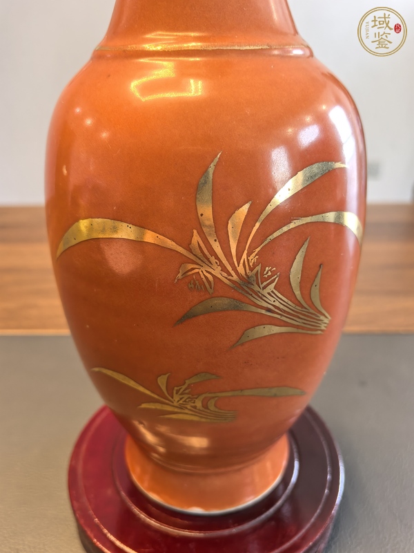古玩陶瓷珊瑚紅描金蘭草紋撇口瓶真品鑒賞圖