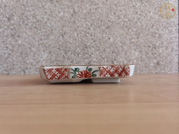 古玩陶瓷紅綠彩四方盤真品鑒賞圖