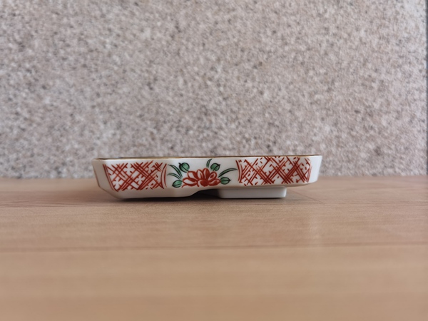 古玩陶瓷紅綠彩四方盤拍賣，當前價格198元