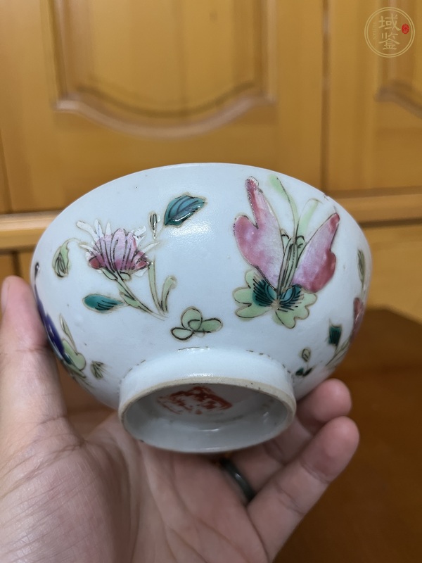 古玩花蝶紋粉彩茶圓真品鑒賞圖