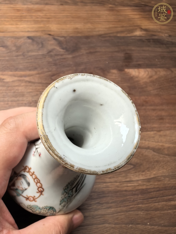 古玩陶瓷粉彩劉海戲金蟾圖撇口瓶真品鑒賞圖