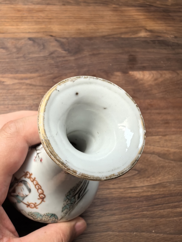 古玩陶瓷清晚期粉彩劉海戲金蟾圖撇口瓶拍賣，當前價格4600元