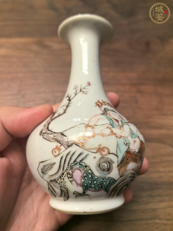 古玩陶瓷粉彩劉海戲金蟾圖撇口瓶真品鑒賞圖