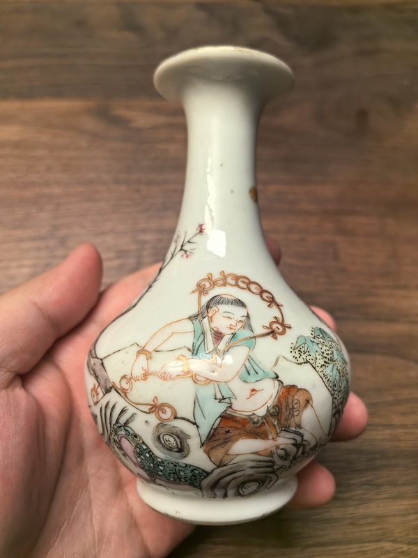 古玩陶瓷清晚期粉彩劉海戲金蟾圖撇口瓶拍賣，當前價格4600元