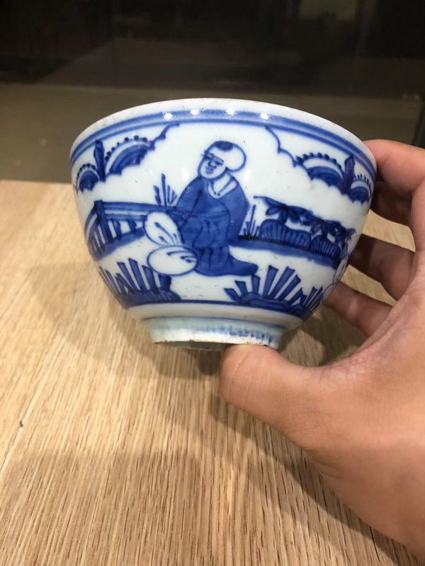 古玩轉(zhuǎn)賣（精品明代碗）晚明·青花庭院嬰戲圖·青花碗拍賣，當(dāng)前價(jià)格888元