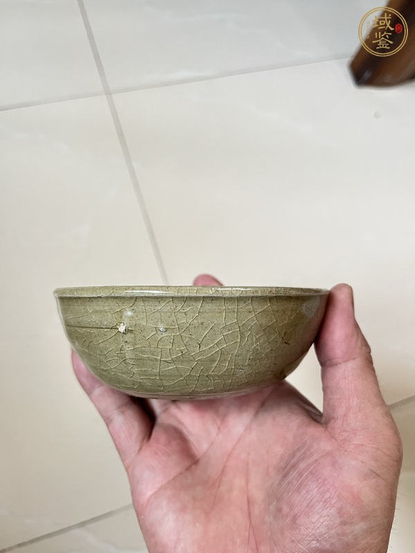 古玩陶瓷龍泉青瓷黃釉水洗真品鑒賞圖