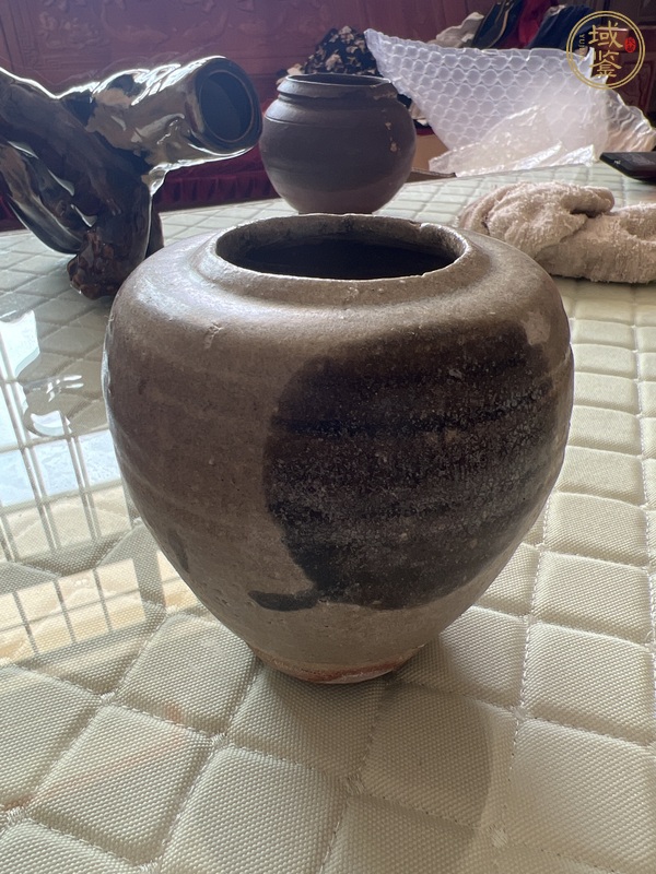 古玩陶瓷青釉褐彩罐真品鑒賞圖