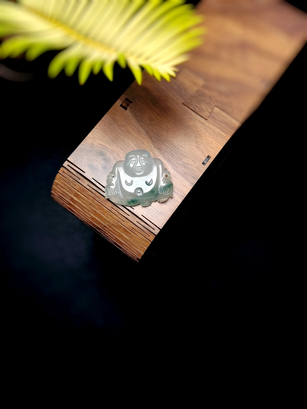古玩雜項(xiàng)清代冰種翡翠彌勒佛拍賣，當(dāng)前價格3300元