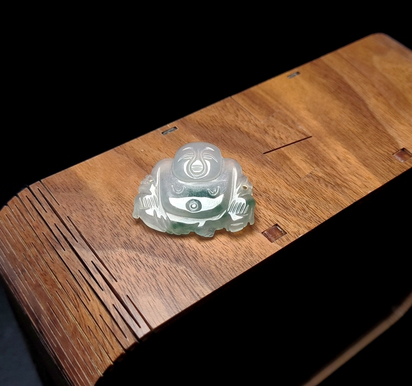 古玩轉(zhuǎn)賣清代冰種翡翠彌勒佛拍賣，當(dāng)前價格550元