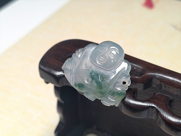 古玩雜項(xiàng)清代冰種翡翠彌勒佛拍賣，當(dāng)前價格3300元