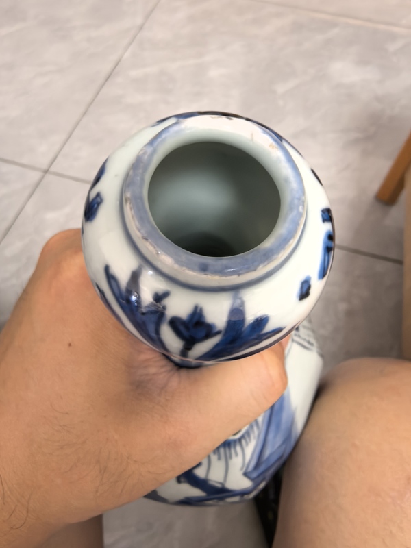 古玩陶瓷明晚期青花人物六方蒜頭瓶拍賣，當(dāng)前價(jià)格99999元