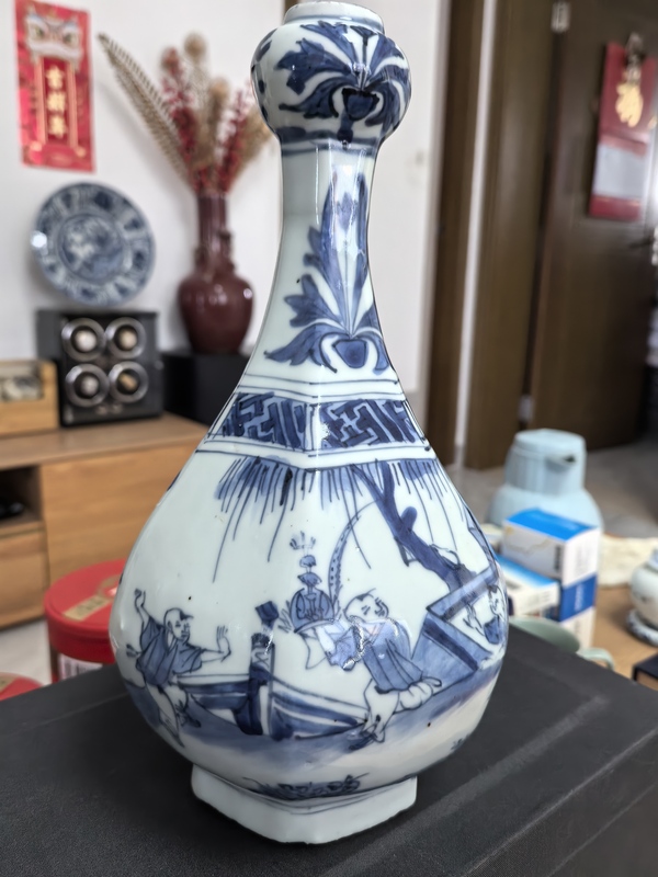 古玩轉賣明晚期青花人物六方蒜頭瓶拍賣，當前價格328元