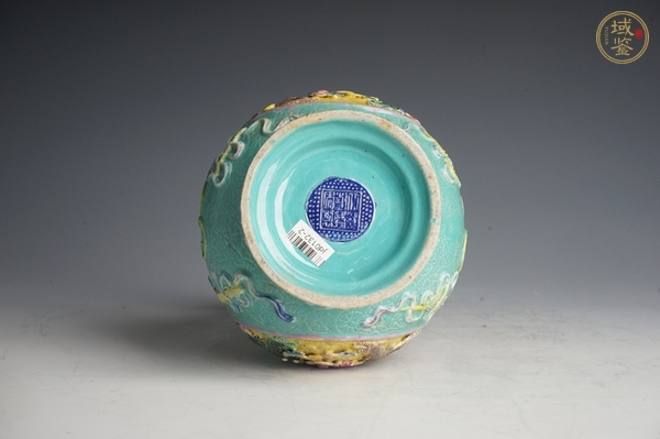 古玩陶瓷民國·綠地粉彩堆雕龍紋龍耳花口瓶真品鑒賞圖