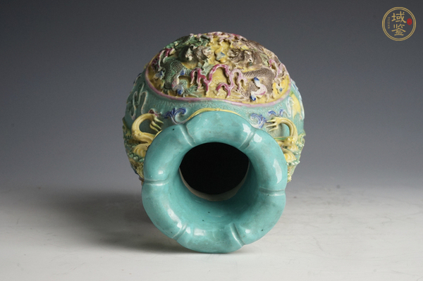 古玩陶瓷民國·綠地粉彩堆雕龍紋龍耳花口瓶真品鑒賞圖