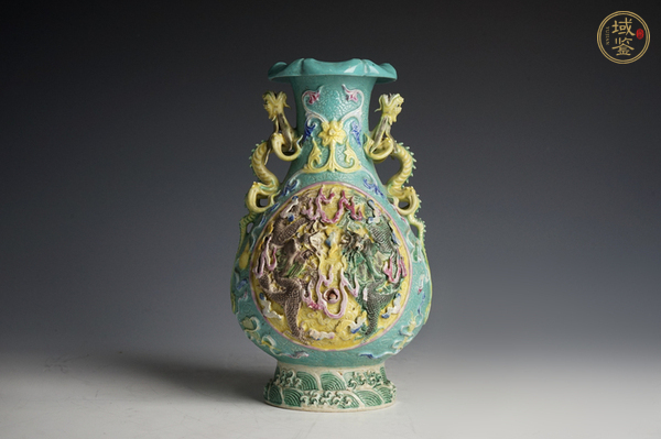 古玩陶瓷民國·綠地粉彩堆雕龍紋龍耳花口瓶真品鑒賞圖