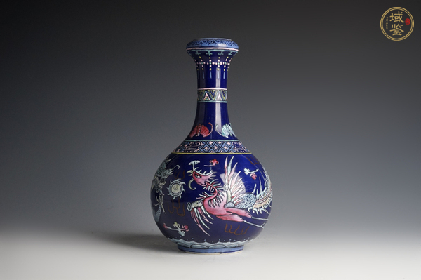 古玩陶瓷清末民初·藍地粉彩龍鳳呈祥紋蒜頭瓶真品鑒賞圖