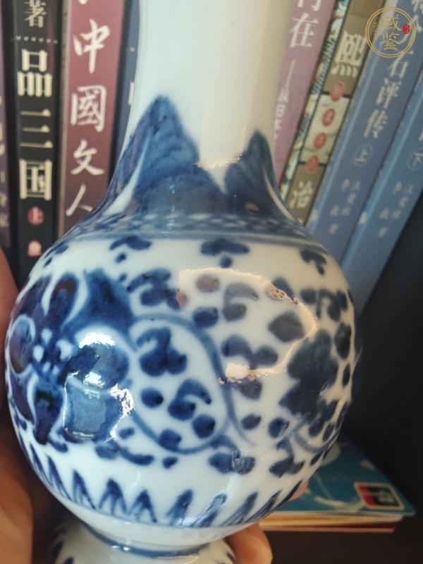 古玩陶瓷花卉紋青花瓶真品鑒賞圖