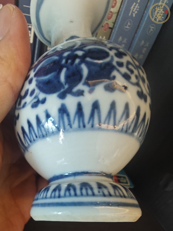 古玩陶瓷花卉紋青花瓶真品鑒賞圖