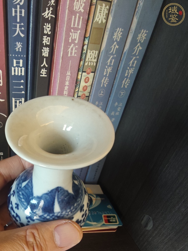 古玩陶瓷花卉紋青花瓶真品鑒賞圖