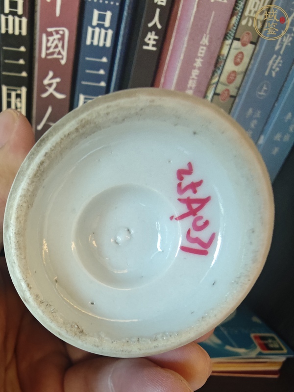 古玩陶瓷花卉紋青花瓶真品鑒賞圖