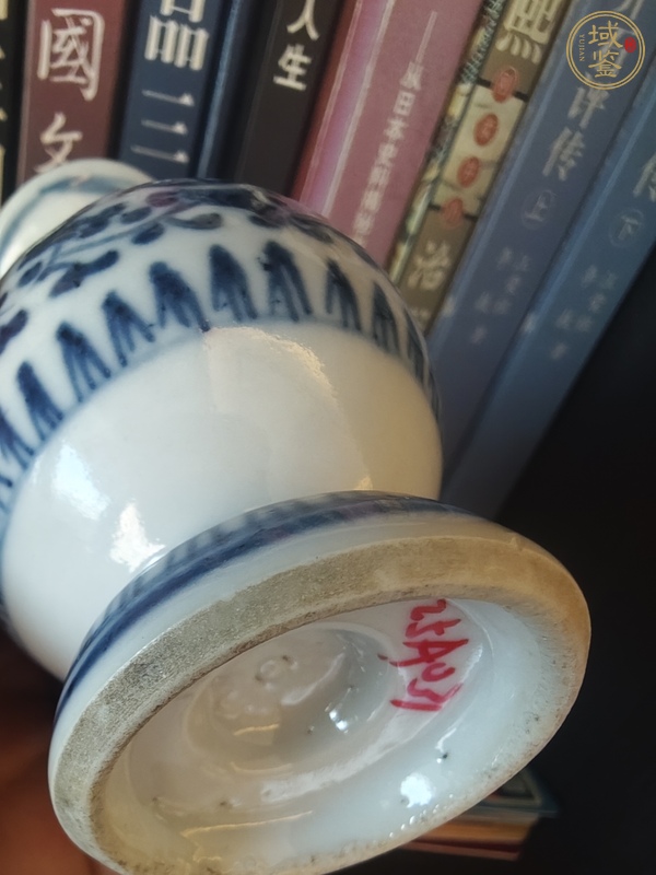 古玩陶瓷花卉紋青花瓶真品鑒賞圖