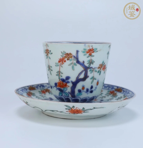 古玩陶瓷日本明治青花五彩花卉紋杯碟真品鑒賞圖