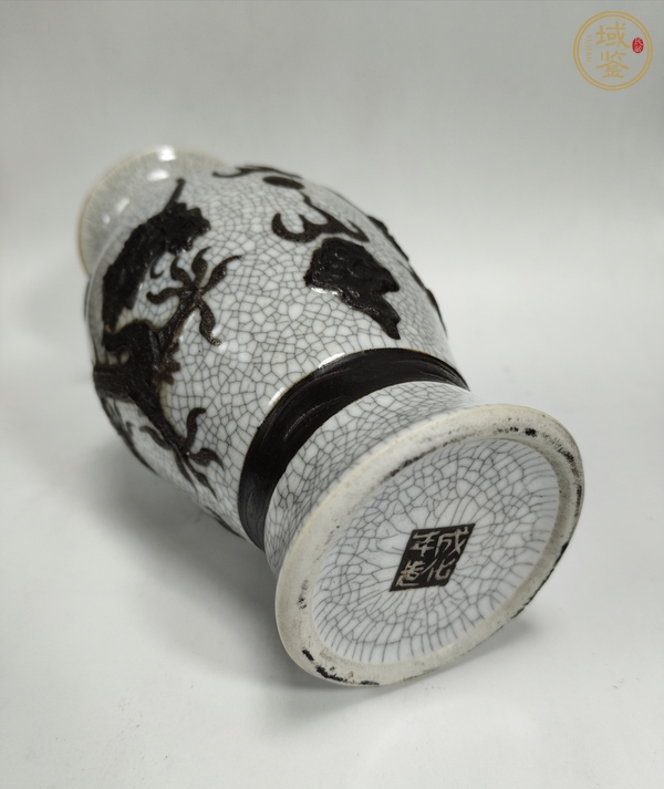 古玩陶瓷哥釉鐵骨尼雙龍紋瓶真品鑒賞圖