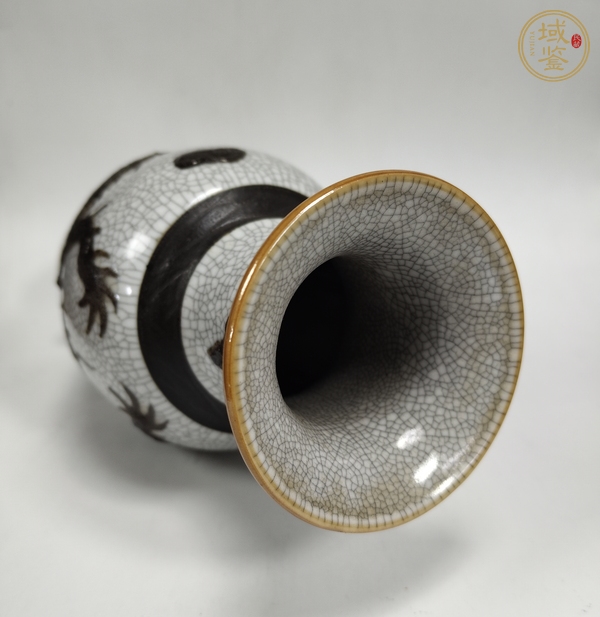 古玩陶瓷哥釉鐵骨尼雙龍紋瓶真品鑒賞圖