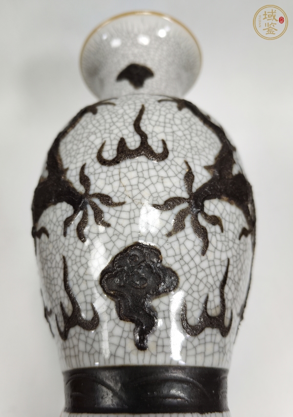古玩陶瓷哥釉鐵骨尼雙龍紋瓶真品鑒賞圖