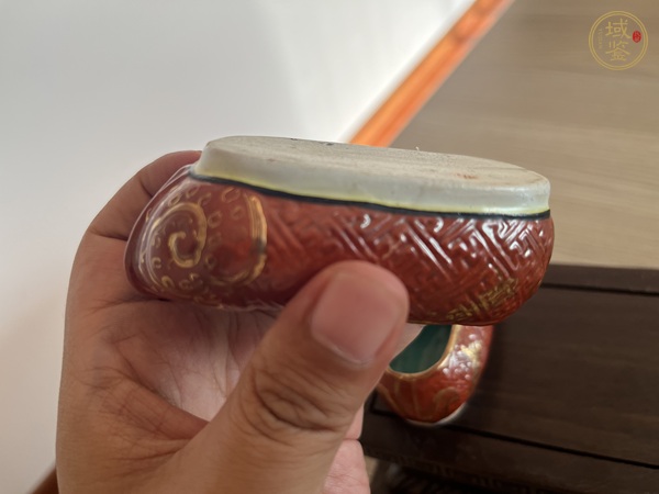 古玩陶瓷礬紅描金模印紋鞋真品鑒賞圖